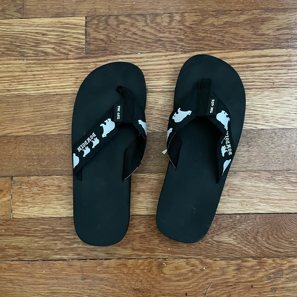 BOWDOIN College Black Flip Flops Size Small 5-8